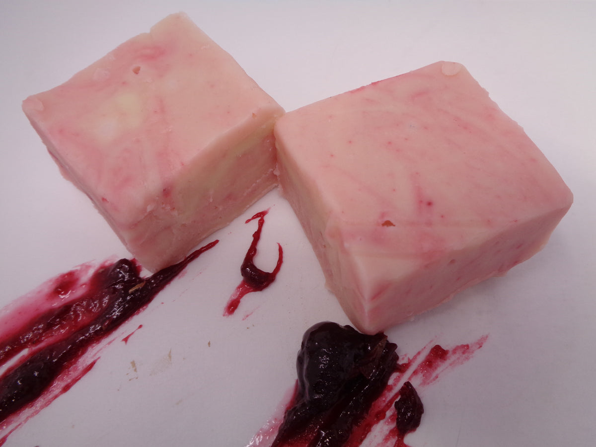 🍓Strawberry Cheesecake Fudge🍓 1/2 lb Bear Creek Candy Kitchen