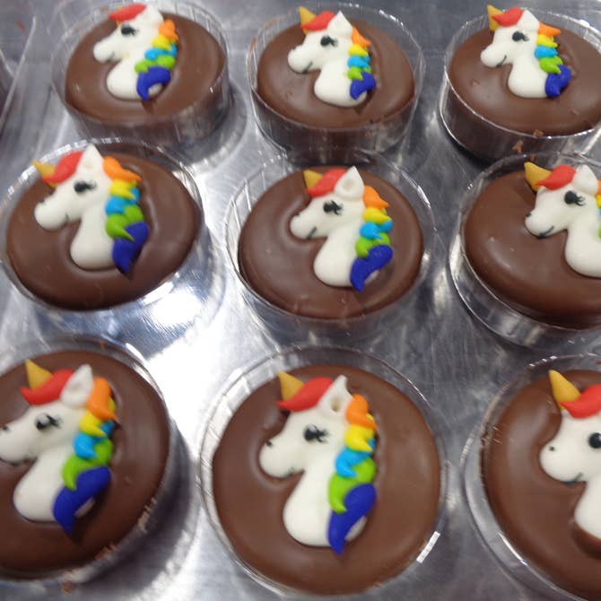 🍪Milk Chocolate Oreo “Rainbow Unicorn Head” 🦄 (Box of 9)