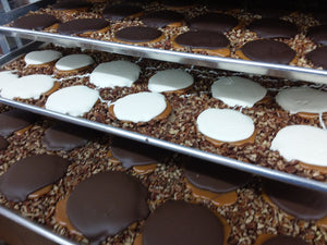 🐾Bear Paw✨ with Milk, Dark, and White Chocolate. Box of 6