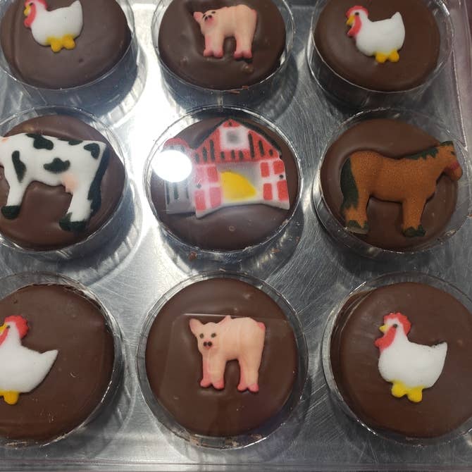 🐷Chocolate Covered Oreo's Farm Animals🐄 (Box of 9)