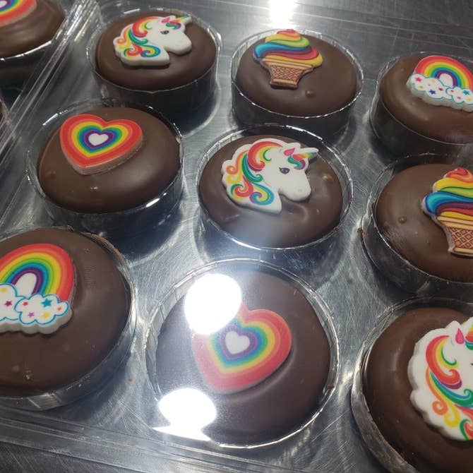 🤩Chocolate Covered Oreo's Rainbow🍫🌈 Collection  Box of 24