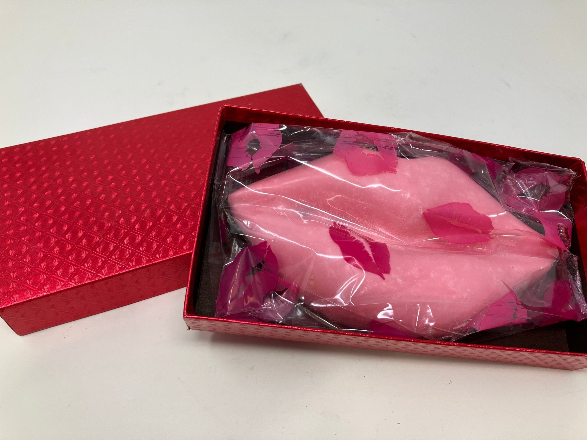 Valentines Lips in Pure Chocolate 14oz - Bear Creek Candy Kitchen